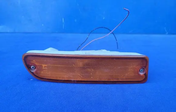 Nissan Maxima Front indicator light 3234