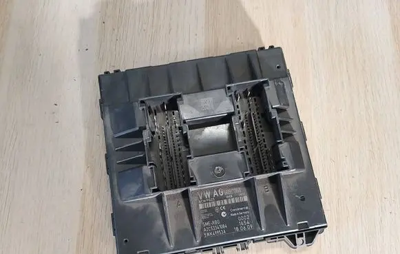 Volkswagen Polo V 6R Engine control unit/module 6R0937086B