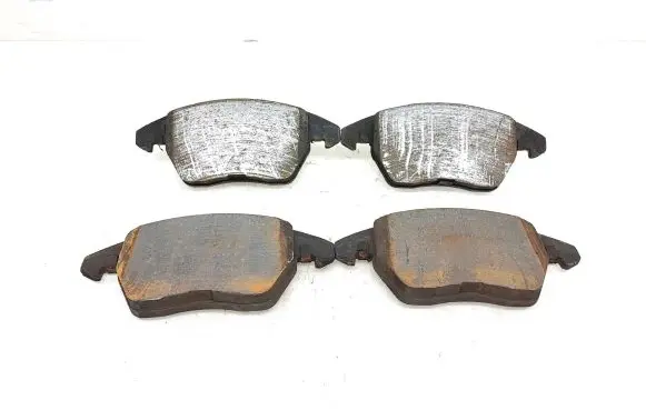Volkswagen Caddy Brake pads (front) 