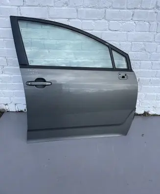 Toyota Corolla Verso AR10 Front door