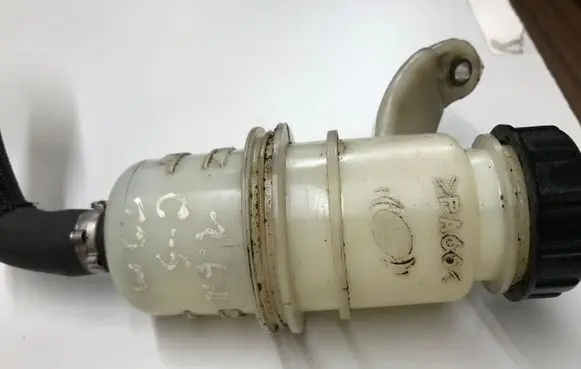 Citroen C5 Brake fluid reservoir 