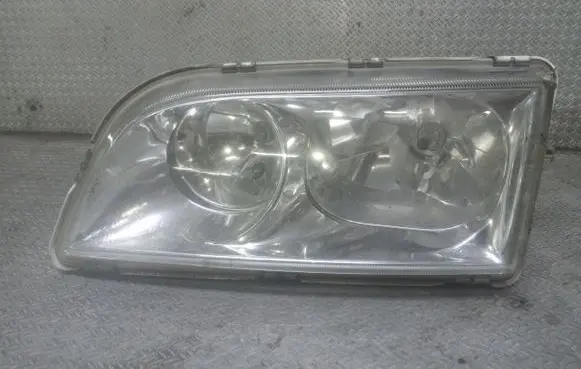 Volvo S40, V40 Headlight/headlamp 30899682