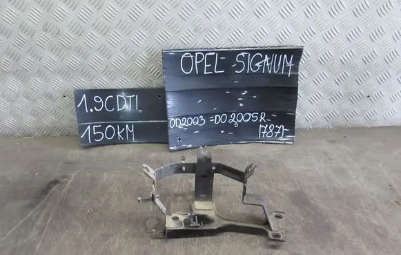Opel Signum Power steering pump mounting bracket 