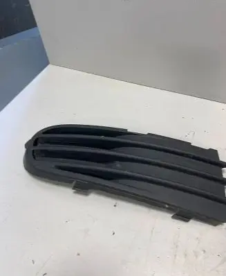Volvo V50 Front bumper lower grill 30657010