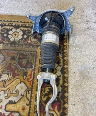 Porsche Macan (95B) Front air suspension shock absorber 95B616039S HF0404005