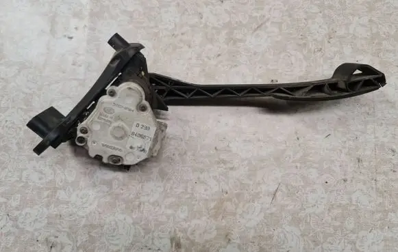 Volvo S60 Accelerator throttle pedal 9496821 D239