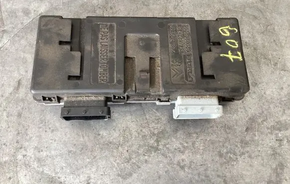 Peugeot 607 Seat control module 9638960380