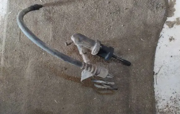 BMW 5 E39 Clutch master cylinder G7361