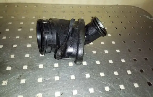 Mercedes-Benz E W211 Other engine bay part A611098160