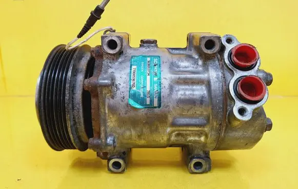 Renault Laguna I Air conditioning (A/C) compressor (pump) 5630009734 7700859676D