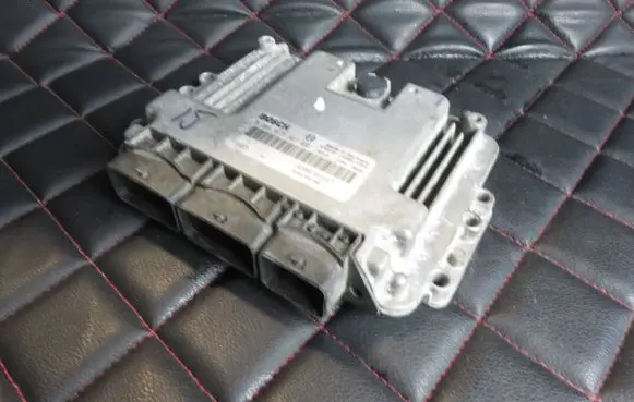 Renault Scenic II - Grand scenic II Engine control unit/module 0281013907 8200705747 8200705748