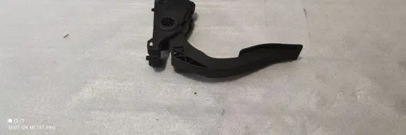 Accelerator throttle pedal
