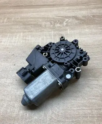 Audi A4 S4 B5 8D Front door window regulator motor 05071902 8D0959802D