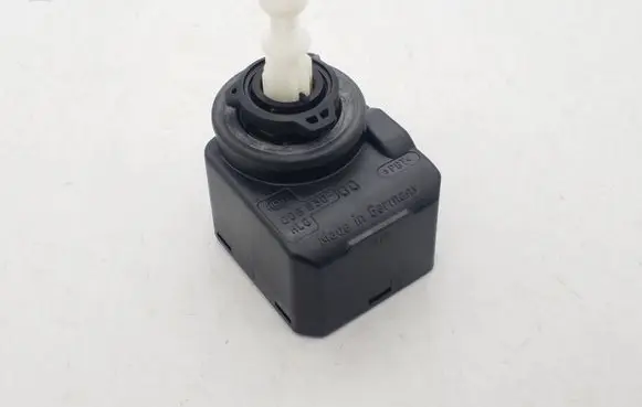 Volkswagen Golf Plus Headlight level adjustment motor 00883000