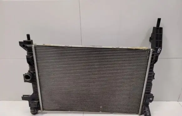 Ford Kuga II Coolant radiator BV61-8005-BD