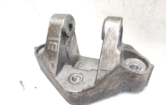 Nissan Qashqai Engine mounting bracket 038172