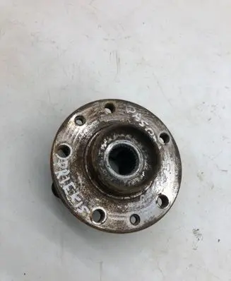 Nissan Qashqai J12 Front wheel hub