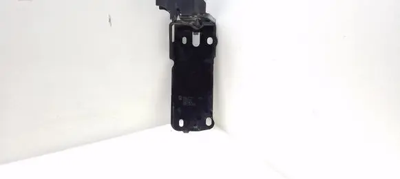 BMW 3 E90 E91 Radiator mount bracket 51647117 23781010