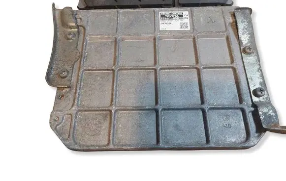 Toyota Avensis T270 Engine control unit/module ECU 8966105D22 MB2759001920