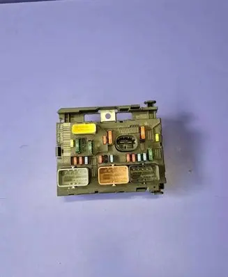 Citroen C4 I Picasso Fuse module 9661086980