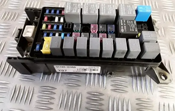 KIA Sorento Fuse module 911603E060 10040706039