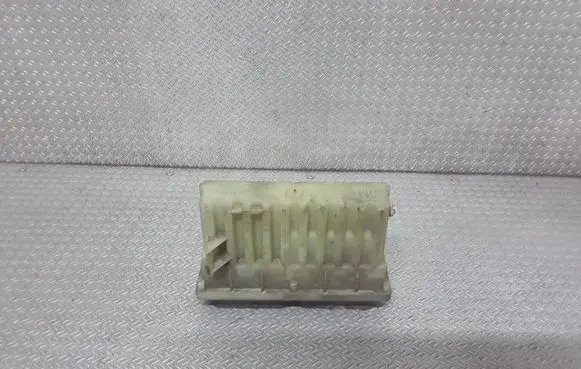 Opel Zafira A Fan control module 804027