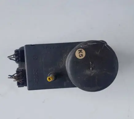 Mercedes-Benz C W202 Central locking vacuum pump 0132006349 2028001648
