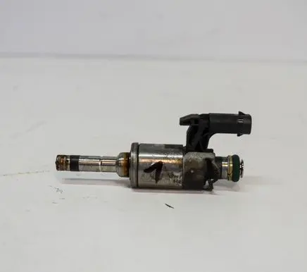 Audi A4 S4 B9 8W Fuel injector 04E906036T
