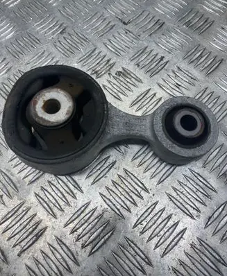 Honda CR-V Engine mount bracket