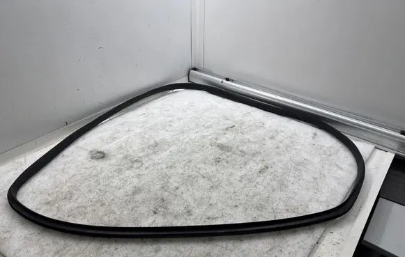 Tesla Model Y Front door rubber seal 149767400D 7292611