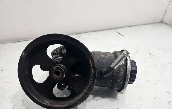 Toyota Corolla Verso AR10 Power steering pump