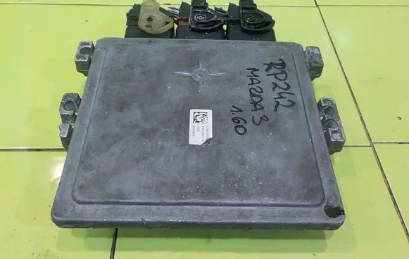 Mazda 3 II Engine control unit/module AV6112A650PC RP242