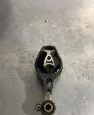 Peugeot 2008 I Engine mount bracket 9688824180