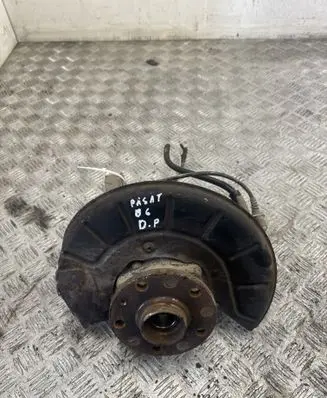 Volkswagen PASSAT B6 Front wheel hub