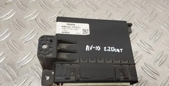 Toyota Avensis T270 Climate control unit 8865005251 MB1777001850