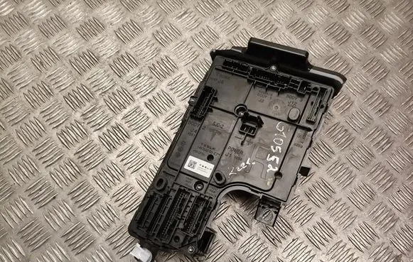 Tesla Model Y Door control unit/module 165765000C