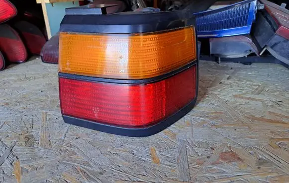 Volkswagen PASSAT B3 Rear/tail lights 357945112