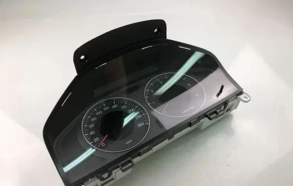 Volvo V70 Speedometer (instrument cluster) 31270899AA