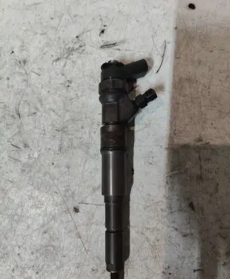 BMW 5 E60 E61 Fuel injector 0445110212