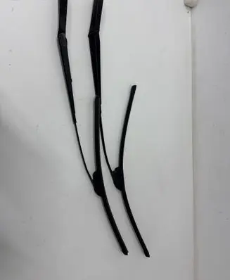Front wiper blade arm