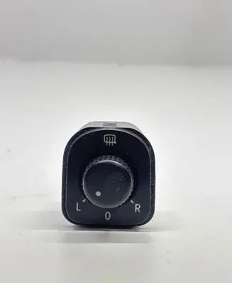 Volkswagen Golf Plus Wing mirror switch 1K0959565H 338701S
