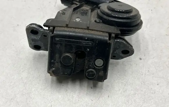 Toyota Avensis T270 Loading door lock 