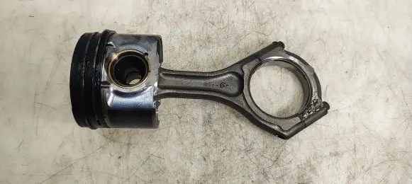 Subaru Legacy Piston with connecting rod