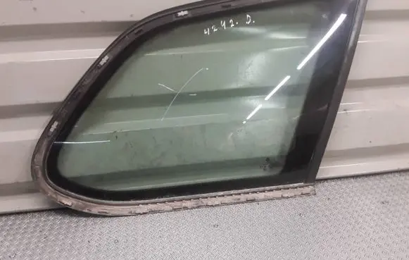 Volkswagen Golf V Rear side window 