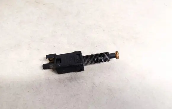 Volkswagen PASSAT B4 Brake pedal sensor switch 811907343b