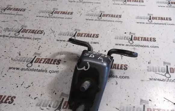Honda CR-V Rear door lower hinge