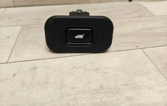 Honda Accord Tailgate/boot open switch button M20419 HD27 HZSS6A2