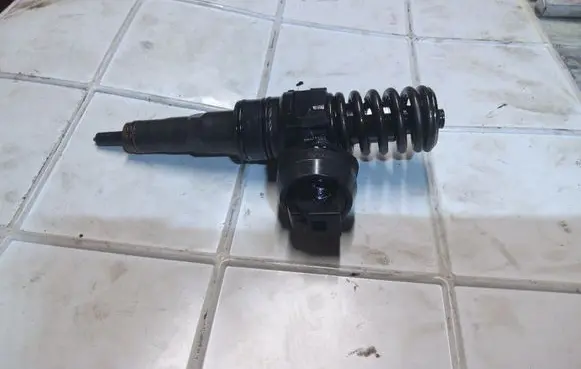 Volkswagen Sharan Fuel injector 038130073BA 0414720216