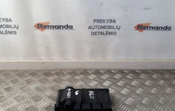BMW 5 G30 G31 G38 Current control relay 8583091