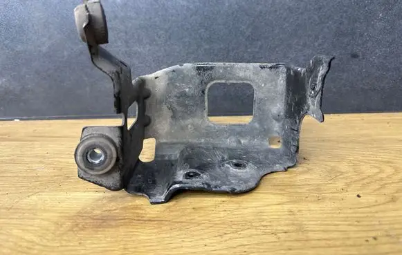 Opel Insignia A ABS pump bracket 0340